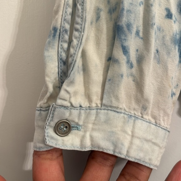 Cotton On Sky Blue Tie-Dye V-Neck Blouse Size Small - Picture 3 of 5